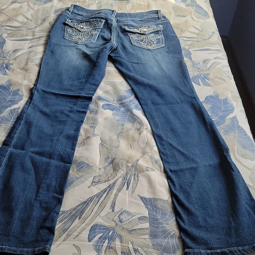 Apt. 9 Women's Flare Jeans in Blue with Embellished Pockets. - Picture 4 of 11